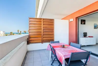 Image de Magnifique T2 avec terrasse, garage et piscine à 100m de la plage, Sète