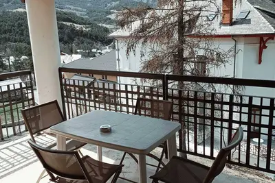 Image de Studio cosy Ă Jausiers avec terrasse, piscine, sauna, parking et Wifi gratuit