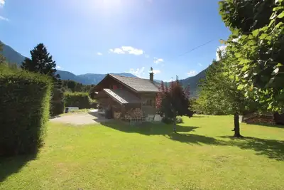Image de Chalet Yolo - Jacuzzi & Sauna - Grand jardin