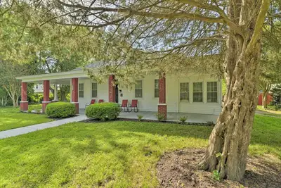 Image de Hampton Sanctuary w\/ Fire Pit & Fenced Yard!