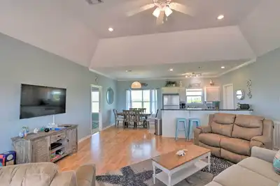 Image de Deck & Grill: Walkable Crystal Beach House!