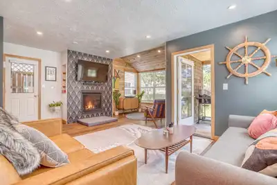 Image de Cheerful Modern Beauty with Beach Access in Pacific City!