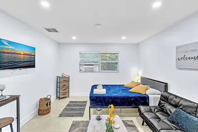 Image de Hollywood Large Studio Close to Beach & Casino Lb3