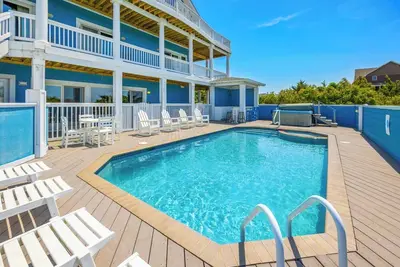 Image de Summer Savings- Soundfront Dog Friendly w/ Pool, Hot Tub, Elevator, Private Pier