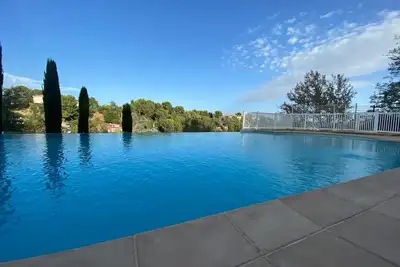 Image de Bel appartement climatisé, terrasse avec jolie vue, 3 chambres piscine et tennis