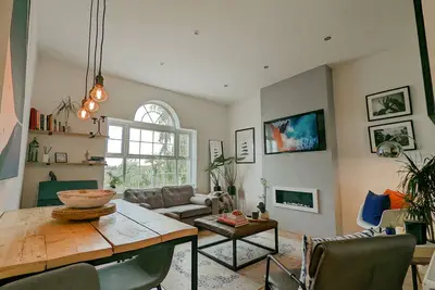 Image de Mid-Century Apartment, Near The Quays & Docks