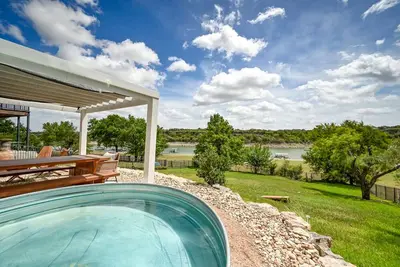 Image de Luxury Lakefront Home-Private Dock - Dipping Pool!