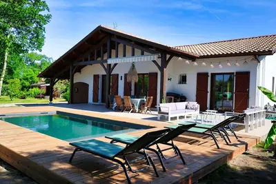 Image de Villa landaise dans grand parc boisé