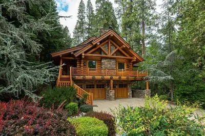 Image de Luxury Log Cabin Bass Lake, Air Conditioning, backup generator, no cleaning fees