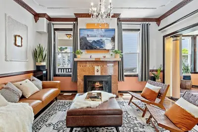 Image de 6bd/3. 5ba Victorian House by Hard Rock + Boardwalk