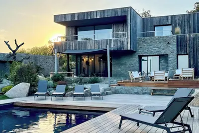 Image de Superbe Villa d'architecte Piscine Vue mer & Maquis. Terrasse 400m de la plage!
