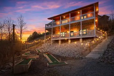 Image de New Listing! Mini Golf! 2br/2ba Cabin w/Ht, Fire Pit, Dog Run & Game Room!