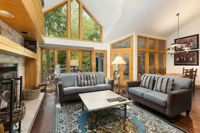 Image de Spacious Ski-in Ski-out Condo/Recently Updated/Private Hot Tub