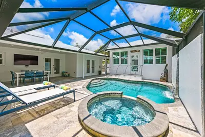 Image de Remodeled, Heated Pool and Spa, Pool Table, games, bikes included!