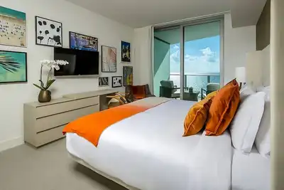 Image de 1 Bedroom Oceanfront King Suite at H Hollywood Resort & Residences