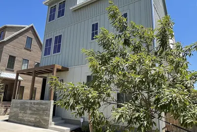 Image de Enjoy this Home full of Luxury and Relaxation in the Wheeler District