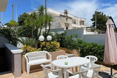 Image de Basement with outdoor spaces