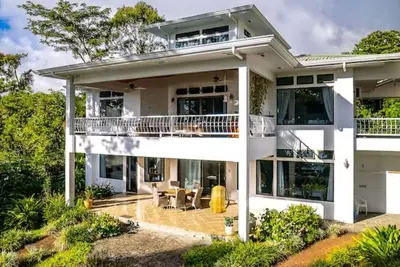 Image de Villa Corazón Occidente - Lake Front private beach Lake Arenal