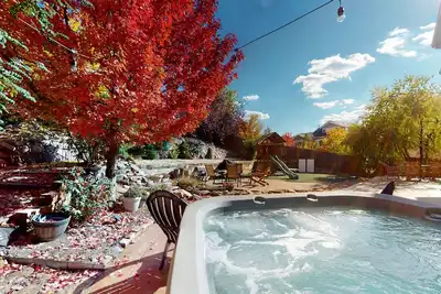 Image de Family-Friendly Home with Hot Tub & Close to Usafa