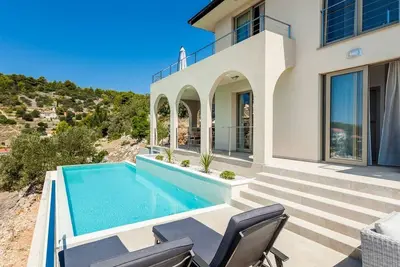 Image de Villa Belvedere - Two Bedroom Villa with Swimming Pool and Sea View