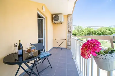 Apartments Amalija - One Bedroom Apartment with Balcony and Sea View