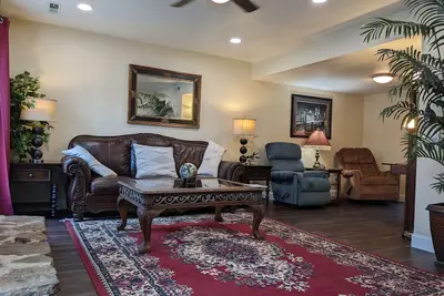 Image de ✪Huntsville Habitat✪ Perfect Long-Term - King Bed!