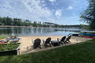 Image de Entire house with beach on large swimming pond with hot tub
