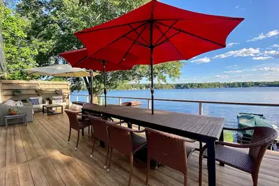 Image de Private waterfront home