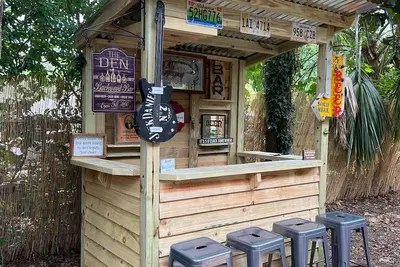 Image de The Den w/ Pool Table & Outdoor Bar - 10 min walk to beach!