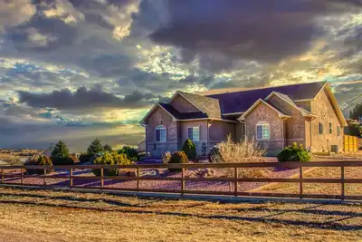 Image de Pueblo 'Five Star Pikes Peak View' Home w/ Hot Tub