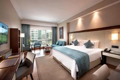Image de Deluxe King Suite Near Escan Tower Marina By Luxury Bookings