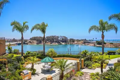 Image de Waterfront Oasis - Lagoon Views, Pools, Hot Tubs, & Blocks from Carlsbad Beaches