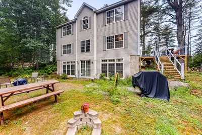 Image de Idyllic waterfront home with furnished deck, grill, sweeping views & private W\/D