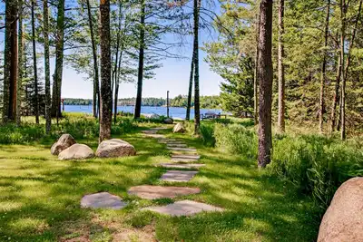 Image de Modern lakefront home with private dock, Ac, kayaks, canoe & screened porch