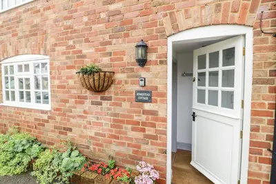 Homestead Cottage, with a garden in Halford