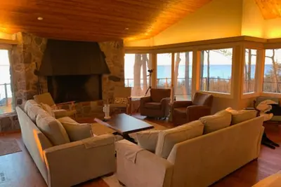 Image de Secluded lake-view home with large deck, private gas grill, Ac