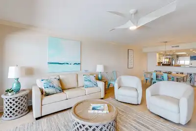 Image de Seventh-floor Gulf-front suite with amazing views, washer/dryer, Ac & pool