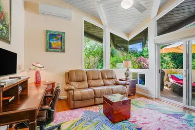 Image de Free standing cottage, providing a lot of privacy. Low traffic around property.
