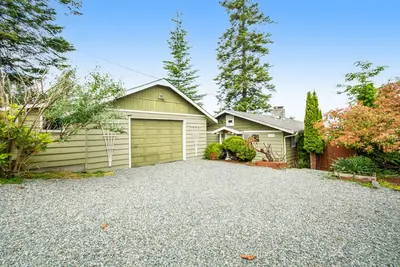 Image de Bayview home near the border with a washer\/dryer & deck - dogs welcome