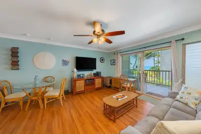 Image de Ocean-view condo with private balcony, washer\/dryer, & shared pool\/tennis courts