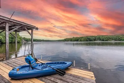 Image de Lake Gaston Duo Kayaks and Dock Duplex Over 4000 sq feet