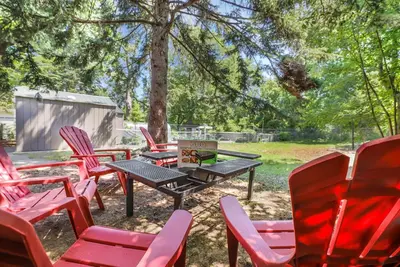 Image de Niagara Falls Cozy and Romantic Getaway with Indoor Fireplace and Huge Back Yard