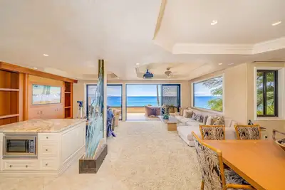 Image de Oceanfront condo with a washer/dryer, fast WiFi, pool, hot tub, & amazing views