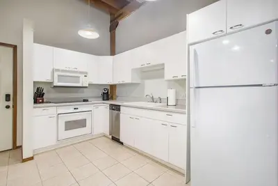 Image de ☀️🌊 Downtown & Waterfront 2bdr Condo in Grand Haven!