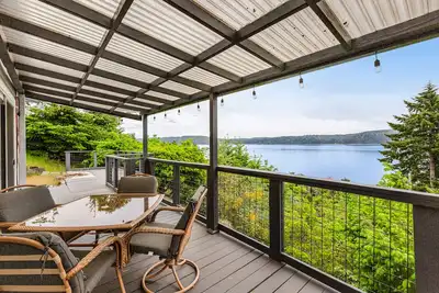 Image de Water-view home overlooking Hood Canal with large deck & firepit - dog-friendly