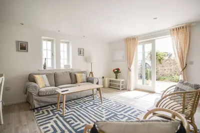 1 Buckfields, family friendly, with a garden in Lyme Regis
