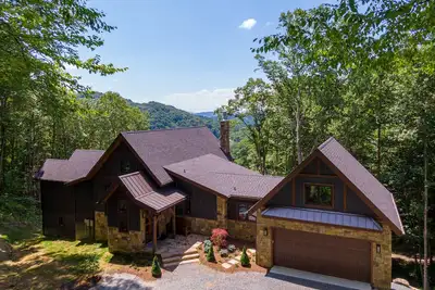 Image de The Recovery Room at Eagles Nest - Sunset views, firepit by the creek, game room!