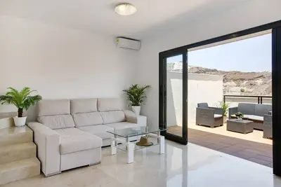 Image de Maison de vacances El Risco avec vue sur les montagnes, terrasse plein air & Wi-Fi