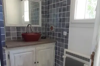 Image de chambre indépendante dans maison de caractère à 1 km du village D'Aups