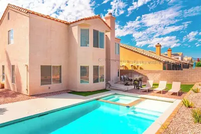 Image de New Pool/Spa & Pool Table @ 6br Refined Vegas Stay